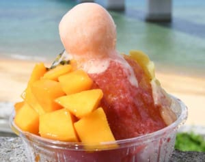 南国果実、氷の山　沖縄・本部　フルーツカフェ松田商店「伊江島たっちゅーマウンテン」