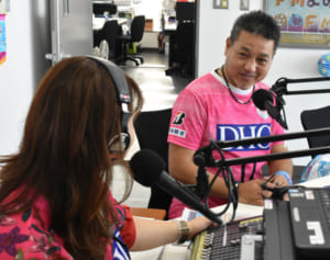 キング・カズ？　いいえ、読谷の「キング・カズオ」です　FMでサッカーの魅力発信