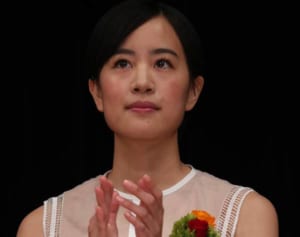 朝ドラ律の妻役で話題の石橋静河　俳優の両親からの言葉