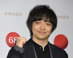 オザケンが銀座で三浦大知とゲリラライブ！青髪にネット衝撃