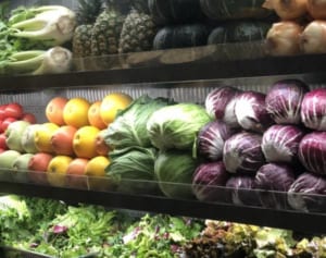 異常気象で野菜値上げ…「買うならドンキかイオン」と専門家