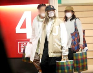 ローラが1千万円寄付！決断にあった幼少期の苦節トラウマ