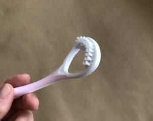 40代女性襲う「スマホ型口臭」…撃退ケアのカギは「顎」