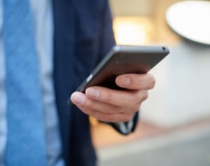 50代の平均は月2万円…彼らのスマホの「通信費」なぜ高いのか