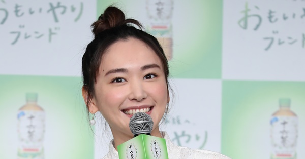 aragaki_yui_fb.jpg