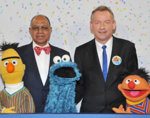 『セサミストリート』バートとアーニーは同性カップル？ 公式が声明