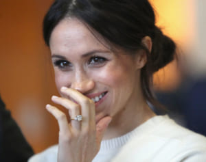 メーガン妃の婚約指輪のレプリカ、王室の公式ショップが4500円で発売