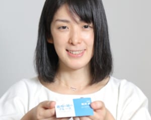 名シーンを完コピ!?「ぎぼむす」原作者、綾瀬はるかと名刺交換