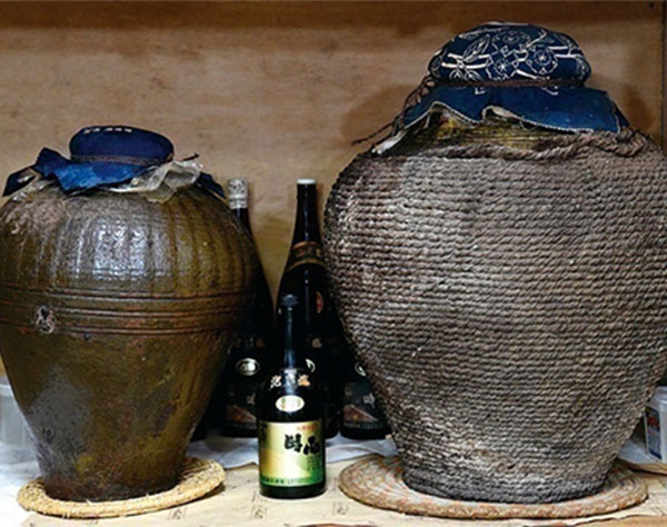 沖縄で現存する最古150年物の泡盛古酒を訪ねた