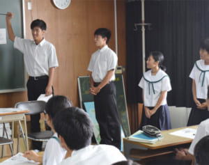 「各候補、違いは何？」　コザ高校　2年生が選挙の授業　若者向け政策に期待