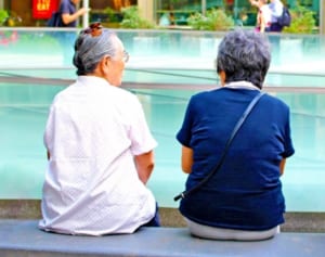 おしゃべりは脱水になりやすい!?女性にありがちな危険体質とは