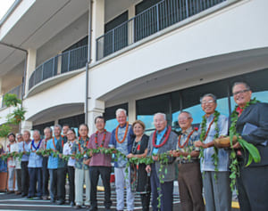 ハワイ県系人　発展の礎に　沖縄プラザ落成　600人祝う