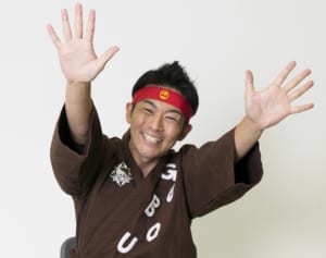 “介護アイドル”ごぼう先生伝授する元気のための「イス体操」