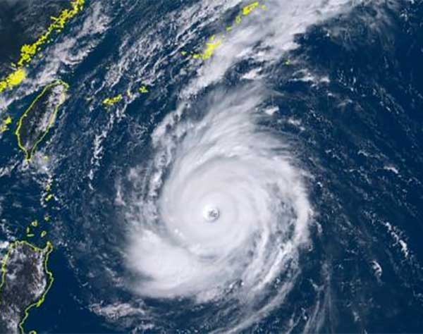 猛烈な台風24号（チャーミー）週末に沖縄地方直撃も
