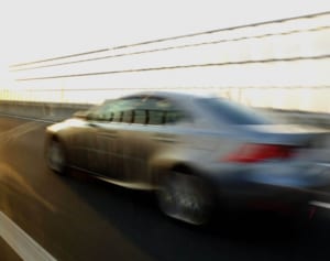 13歳の少年、母親のBMWで恋人の元へ…恐ろしい結末に