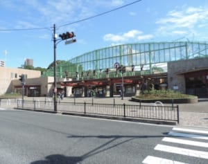 ひらかたパークの笑劇企画力 話題のゴミ箱、岡田准一コラボも