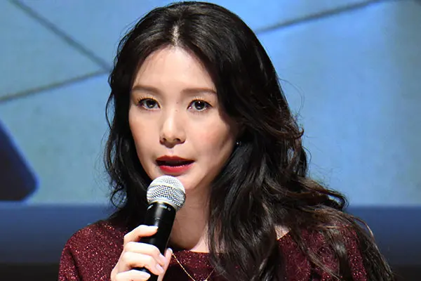 沖縄文化を世界に 知花くららさん訴え ウチナーンチュの日記念トーク 女性自身