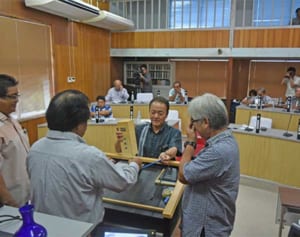 与那国町の議長選、49回も決まらず泥沼化　与野党押し付け合い　町民、戦略優先に「恥だ」