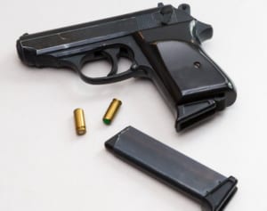 「部屋片付けなさい」にキレた11歳 祖母を射殺し、自殺する