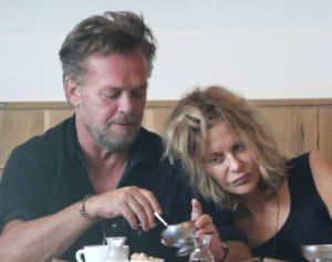 メグ・ライアンが婚約を発表！67歳バツ3ミュージシャンと