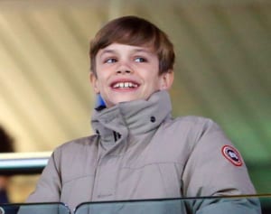 英国高校の方針に賛否両論 高級ブランドのダウン着用を禁止