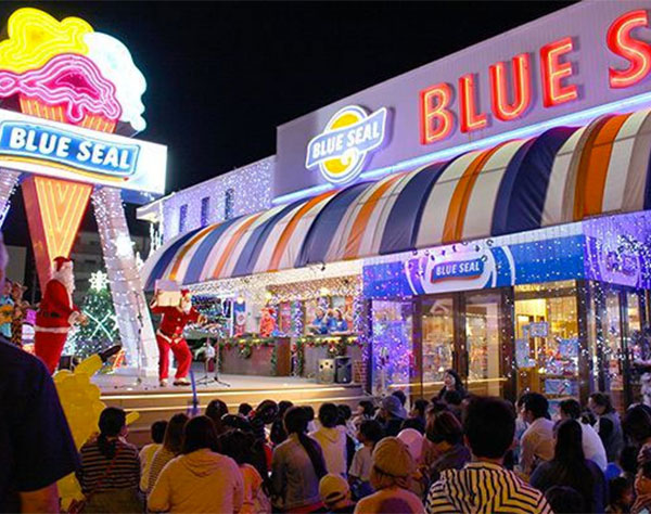 クリスマス向け電飾点灯式開催　ブルーシール本店