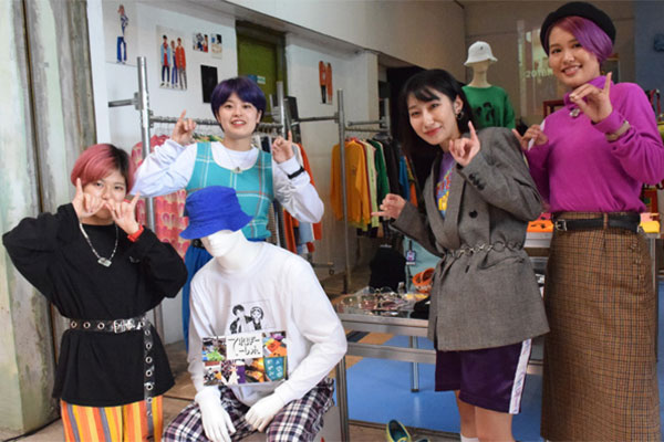 服飾店の仕事 学生が体験 沖縄市一番街 空き店舗 Idaが卒業企画 女性自身