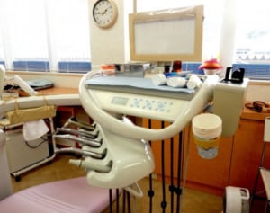 死亡事故も…『恐いインプラント』著者が語る「4割に周囲炎」