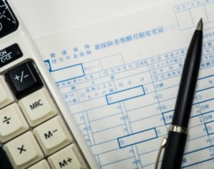 夫の死後の生活費は、「居住費」と「妻の働き方」がポイント