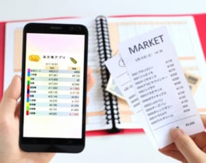 面倒な手書きとオサラバ！いまスマホで家計簿を始めるべき理由