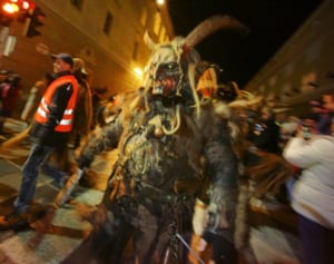 “ヨーロッパのなまはげ”クランプスが大人も泣くレベルだった