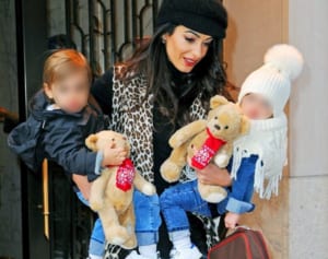 ジョージ・クルーニーの双子ベビーの貴重ショットを入手