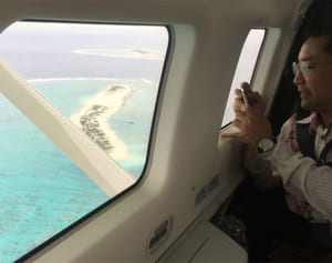 青い海と島々を眼下に　沖縄の空遊覧を商品化