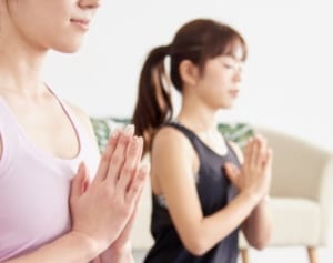 座ったままで運を引き寄せる！人生輝く「開運ヨガ」のポーズ