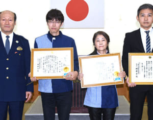 転手が気を失ってる…　乗客がとっさの判断でバス事故を防止　乗客10人にけがなし