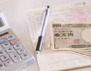 「年金繰り下げ受給」年下妻だったら月39万円のもらい損に