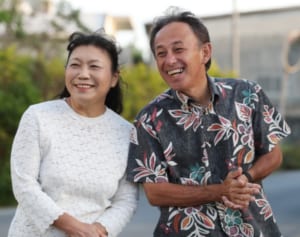 「公約破ったら即離婚」玉城デニー知事の妻が語った決意
