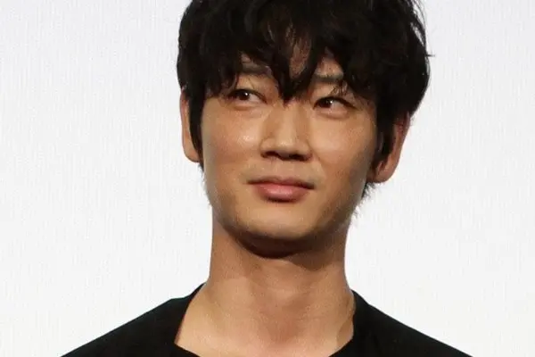 綾野剛 インスタ開設にファン「待ってました」と歓喜 | 女性自身