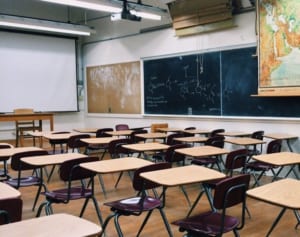 生徒を助けるため…自分の保険を使った校長が逮捕される