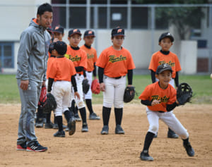 プロのスイング「まじすげーー」　DeNA嶺井が地元で野球教室