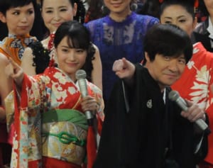 広瀬すずに米津玄師がバラ花束！テレビに映らない紅白舞台裏