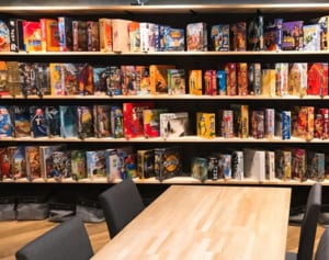 デジタル時代だから新鮮！親子で楽しめる「ボードゲームカフェ」