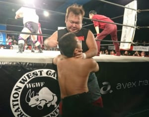 哀川翔も参戦！「筋肉禁止」の西口プロレスがおもしろい