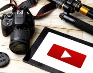 文字が流れるだけの動画「父が見てた…」と阿鼻叫喚ツイート