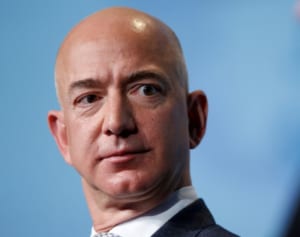 Amazonのジェフ・ベゾスCEO、「裸の写真をバラ撒く」と脅迫受ける