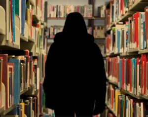 「息子にデート相手を！」過保護すぎる母親が大学で大胆行動