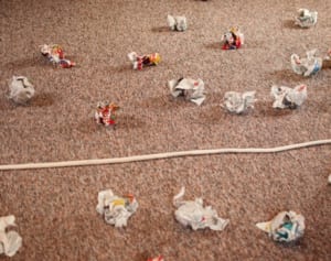 ゴミを見て見ぬフリの夫と子……ある主婦の妙案に大反響