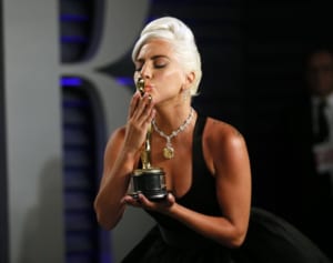 オスカー受賞のレディー・ガガ、着用したネックレスは33億円