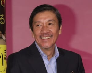 2人の娘が嫉妬するほど！奥田瑛二が溺愛する孫たち