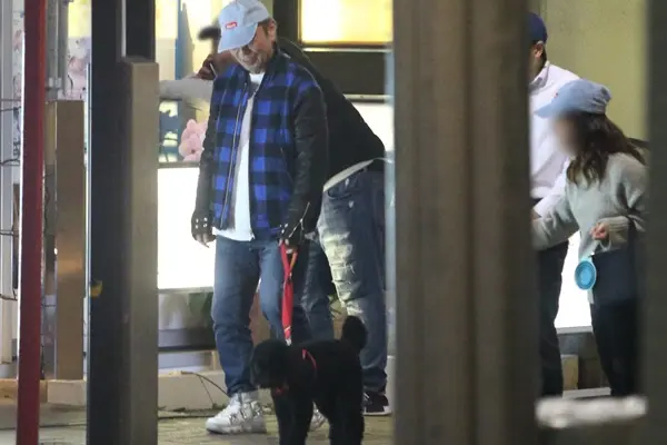 志村けん 午前1時の愛犬散歩 仲間たちとの誕生日会抜け出す 女性自身